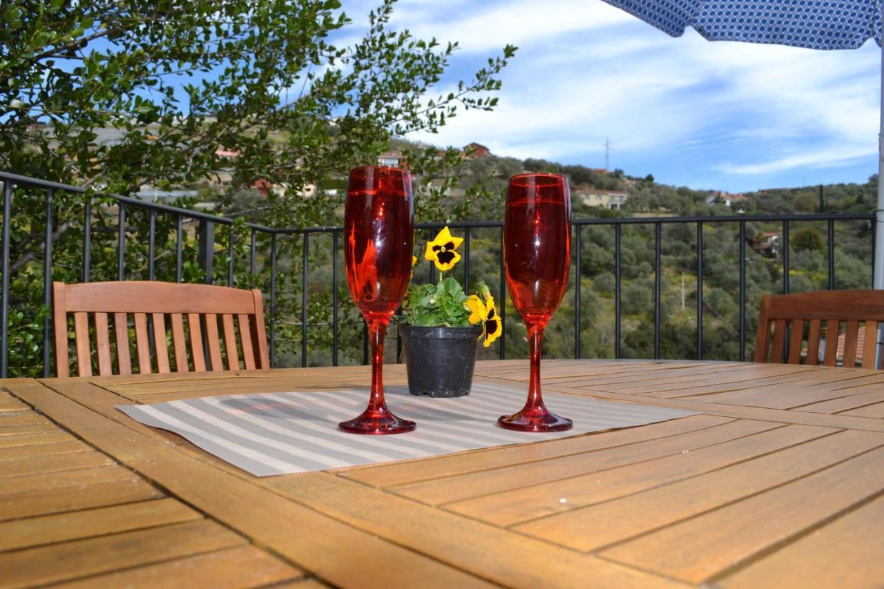 La Torretta Di Piero Con Terrazzi E Parcheggio Privato Citra Zero Zero Ottanta 31Lst0282 Apartment Imperia Luaran gambar